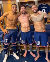 开云体育下载-内马尔社交网站点赞最多照片是哪张？MNM组合合影！