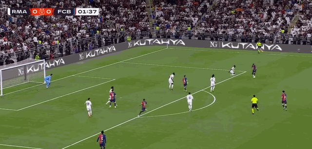 1736717953308057209.gif 亚马尔兜射.gif